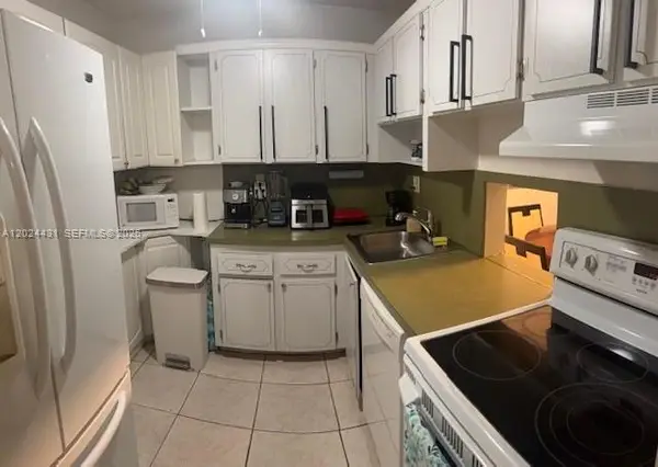 8260 SW 24th St, North Lauderdale, FL 33068