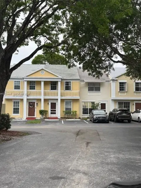 2856 Cambridge Ln, Cooper City, FL 33026
