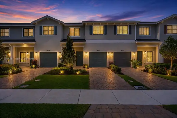 4825 Dillion St, Lake Worth, FL 33463