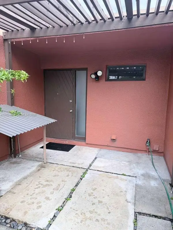 10343 Greenhouse Rd, Pembroke Pines, FL 33026