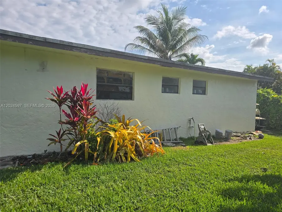 6590 SW 46th St, Davie, FL 33314 - #2