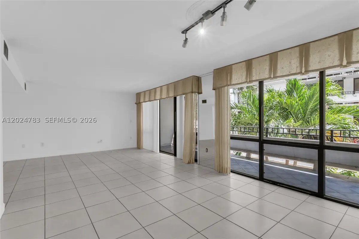 13951 Kendale Lakes Cir #208A, Miami, FL 33183 - #1