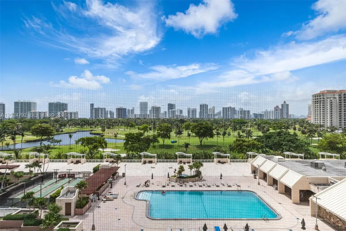 20301 W Country Club Dr #825, Aventura, FL 33180 - #1