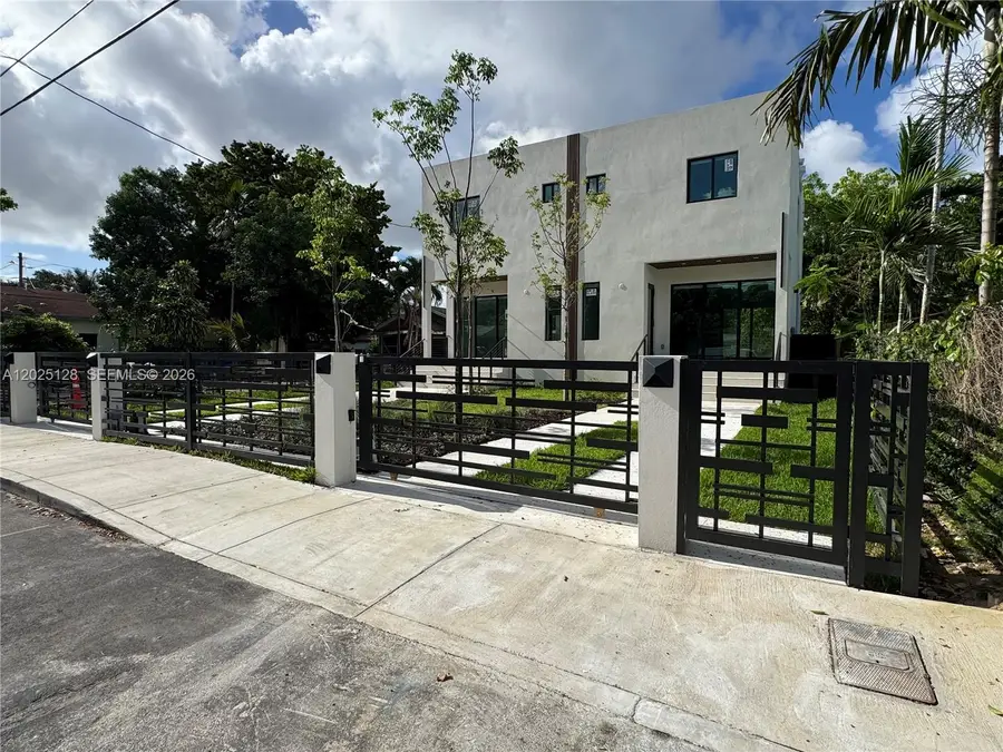 1924 NW 27th St, Miami, FL 33142 - #2