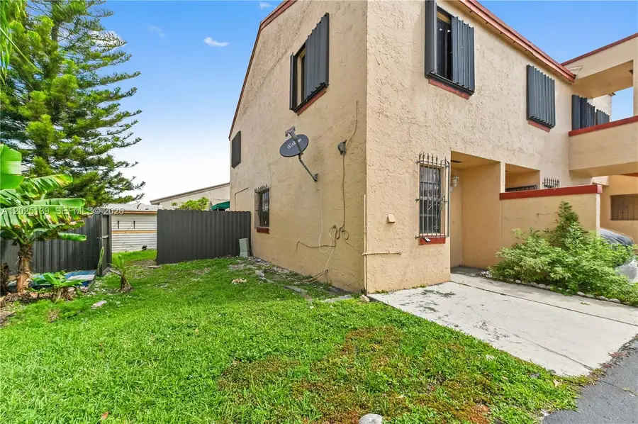 2433 W 52nd Pl #8-1, Hialeah, FL 33016 - #3