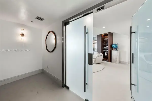 1000 S Pointe Dr #2803, Miami Beach, FL 33139