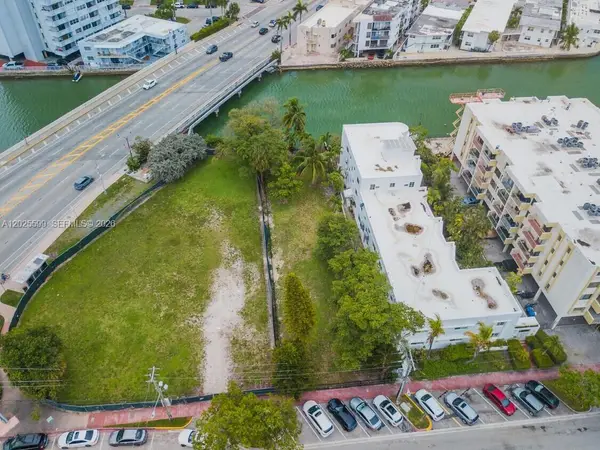 6949 Bay Dr, Miami Beach, FL 33141