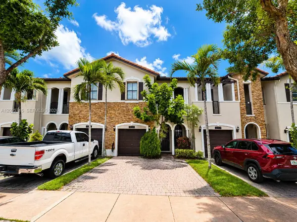3054 NW 103rd Path, Doral, FL 33172