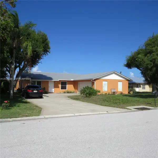 9051 SE Eagle Ave, Hobe Sound, FL 33455