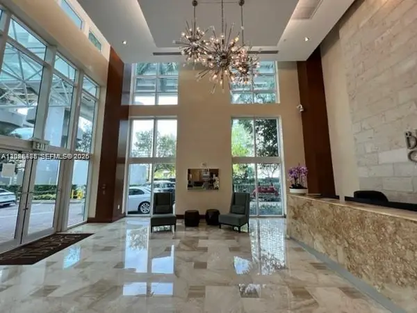 31 SE 5th St #705, Miami, FL 33131