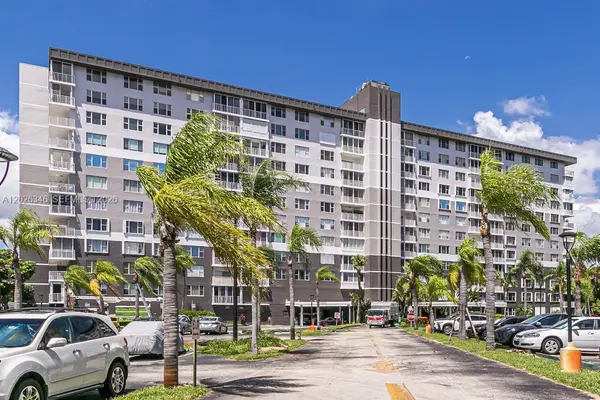 3850 Washington St #409, Hollywood, FL 33021