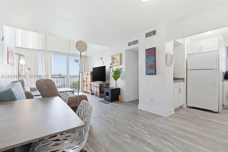 210 Fontainebleau Blvd #402, Miami, FL 33172 - #2