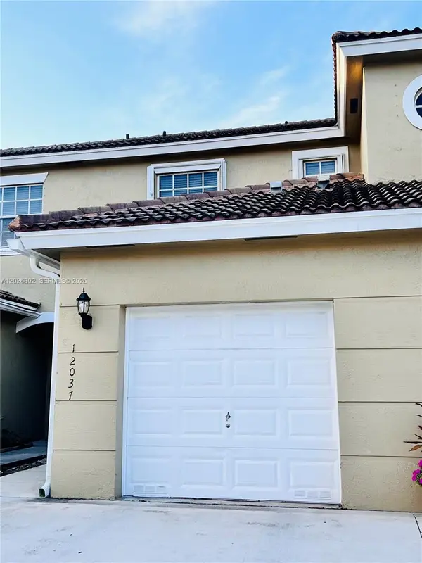 12037 SW 5th Ct, Pembroke Pines, FL 33025