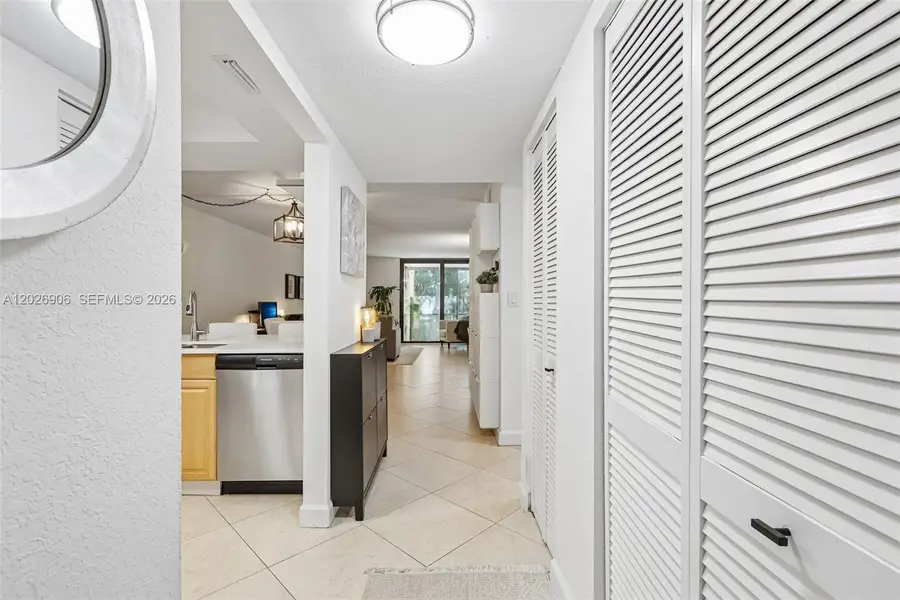 400 Commodore Dr #206, Plantation, FL 33325 - #2