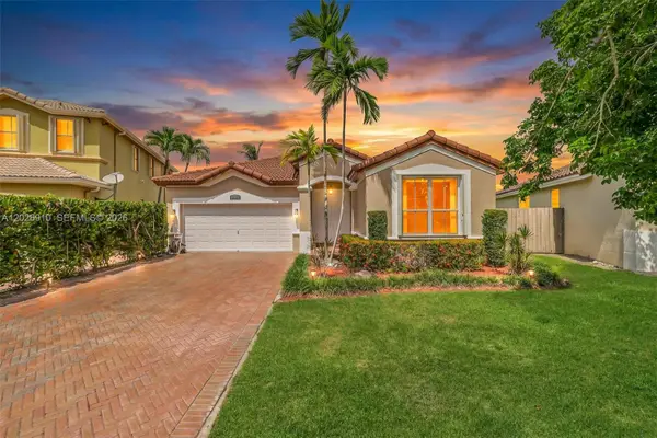 4402 SW 162nd Pl, Miami, FL 33185