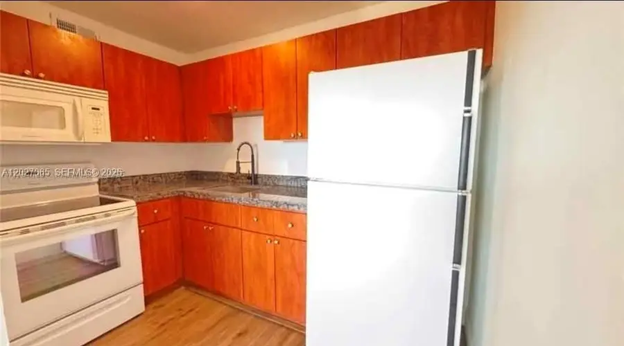 11195 SW 1st St #319, Sweetwater, FL 33174 - #3