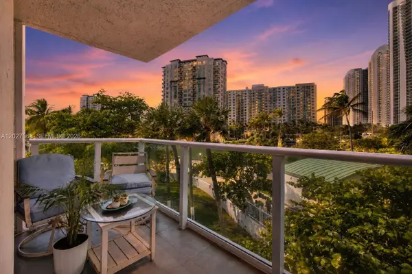 100 Bayview Dr #205, Sunny Isles Beach, FL 33160
