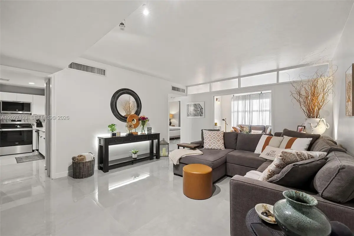 5001 Collins Ave #1E, Miami Beach, FL 33140 - #1