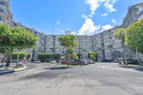 20400 W Country Club Dr #214, Aventura, FL 33180