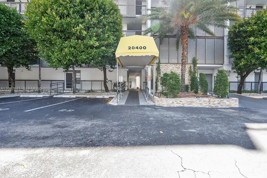 20400 W Country Club Dr #214, Aventura, FL 33180 - #3