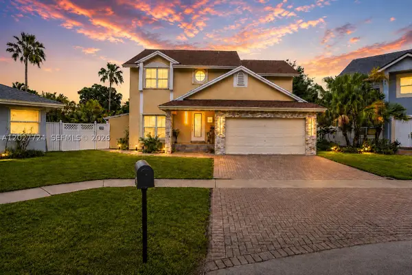 1051 SW 95th Ter, Pembroke Pines, FL 33025