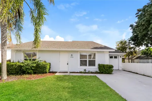 5200 Blueberry Hill Ave, Lake Worth, FL 33463
