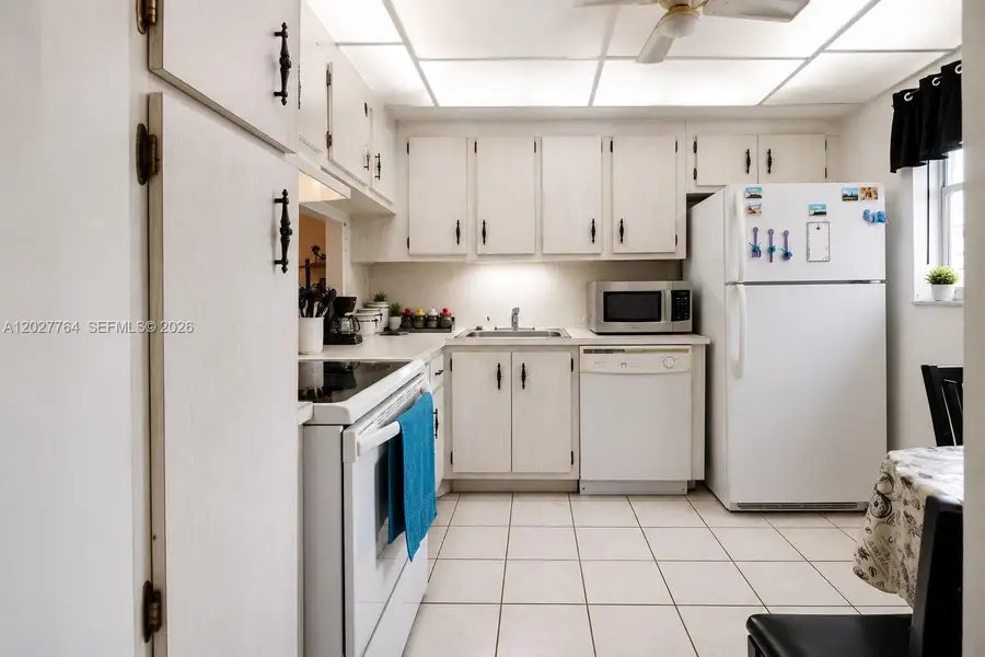 3050 Holiday Springs Blvd #305, Margate, FL 33063 - #3