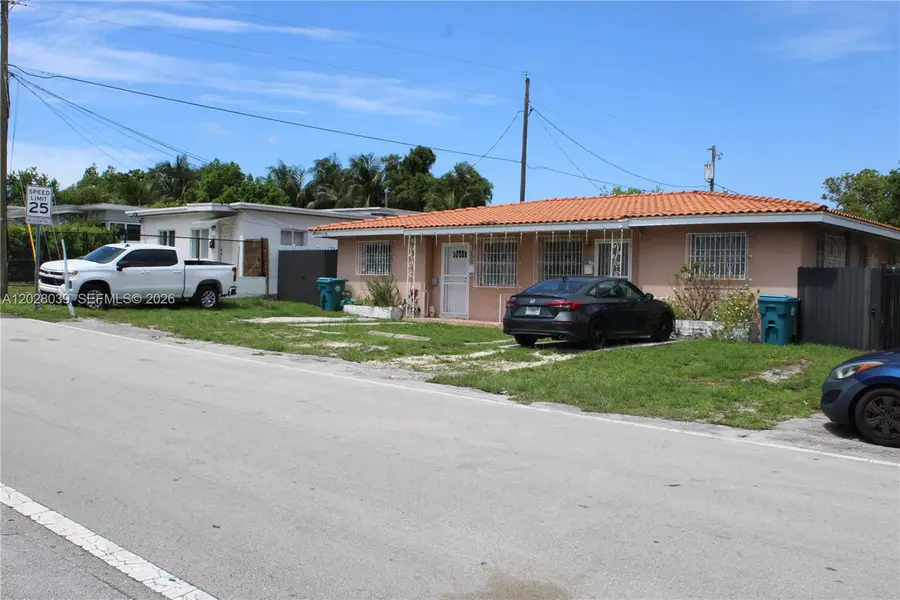 1040 NW 23rd Ct, Miami, FL 33125 - #2