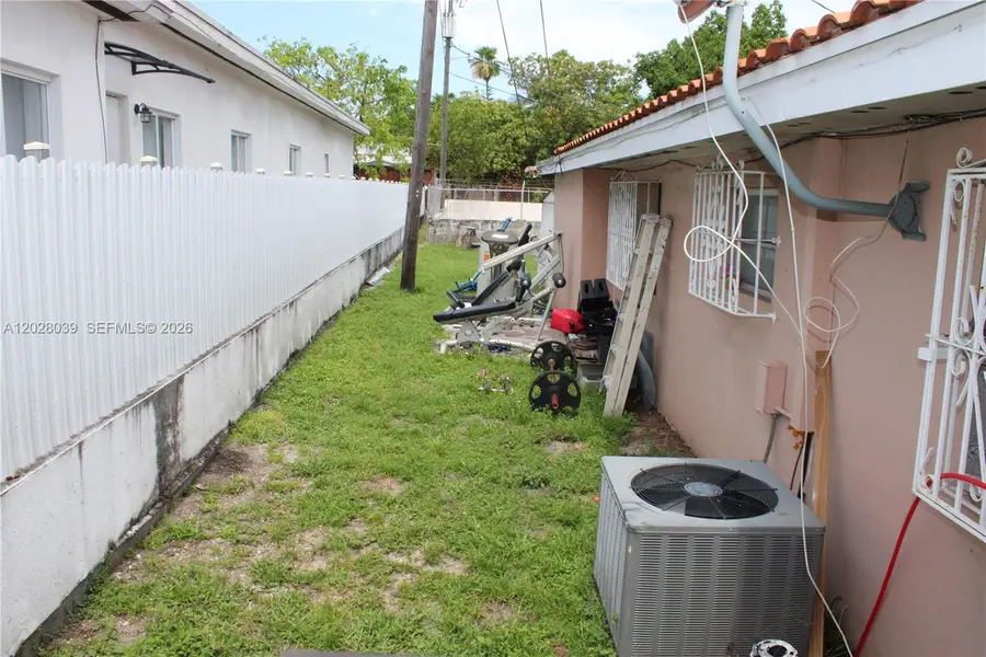 1040 NW 23rd Ct, Miami, FL 33125 - #3
