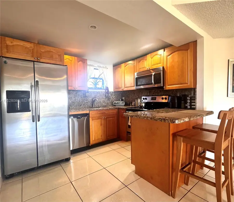 8290 Lake Dr #506, Doral, FL 33166 - #2