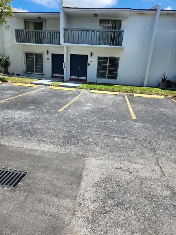 9430 SW 170th St #302, Palmetto Bay, FL 33157