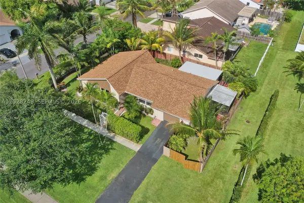 417 SE 4th St, Dania Beach, FL 33004