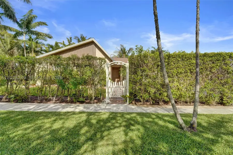 417 SE 4th St, Dania Beach, FL 33004 - #3