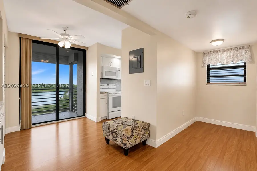 901 Colony Point Cir #501, Pembroke Pines, FL 33026 - #3
