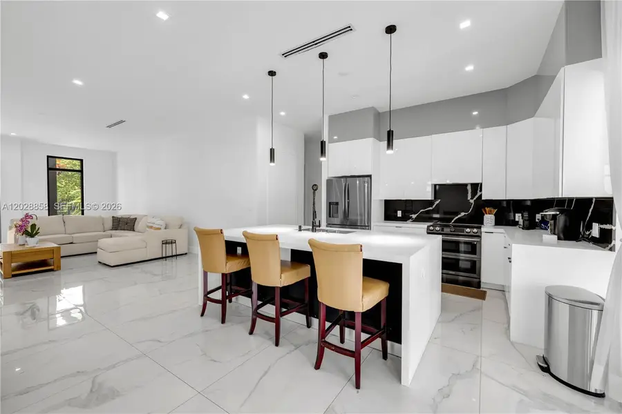 152 NW 165th St, Miami, FL 33169 - #2