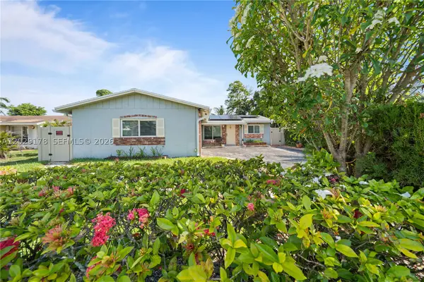 7715 SW 9th St, North Lauderdale, FL 33068
