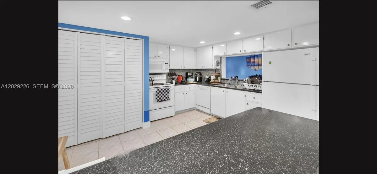 9427 NW 42nd St, Sunrise, FL 33351 - #1