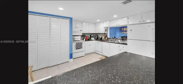 9427 NW 42nd St, Sunrise, FL 33351