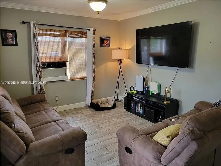 1752 Lauderdale Manor Dr, Fort Lauderdale, FL 33311 - #3