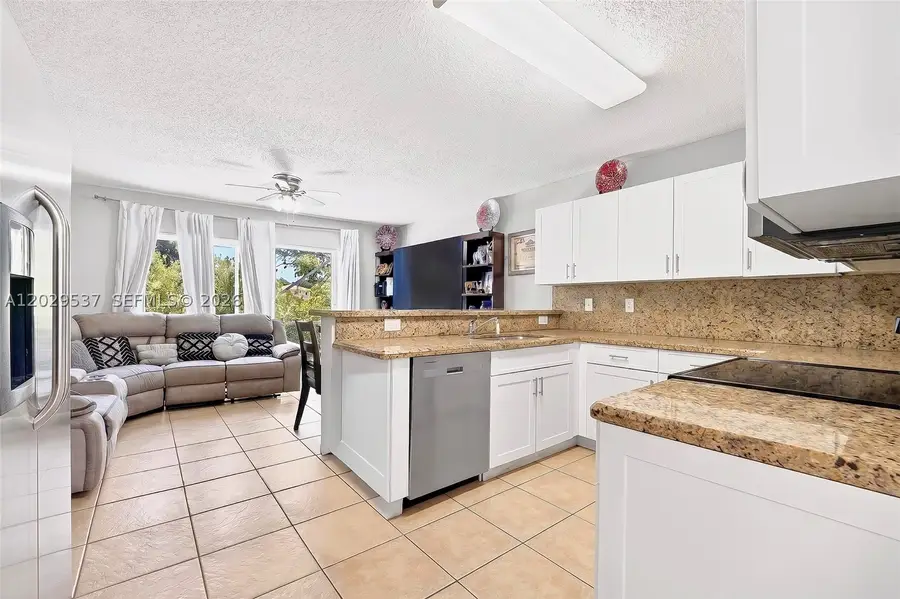 6124 NW 40th St, Coral Springs, FL 33067 - #3