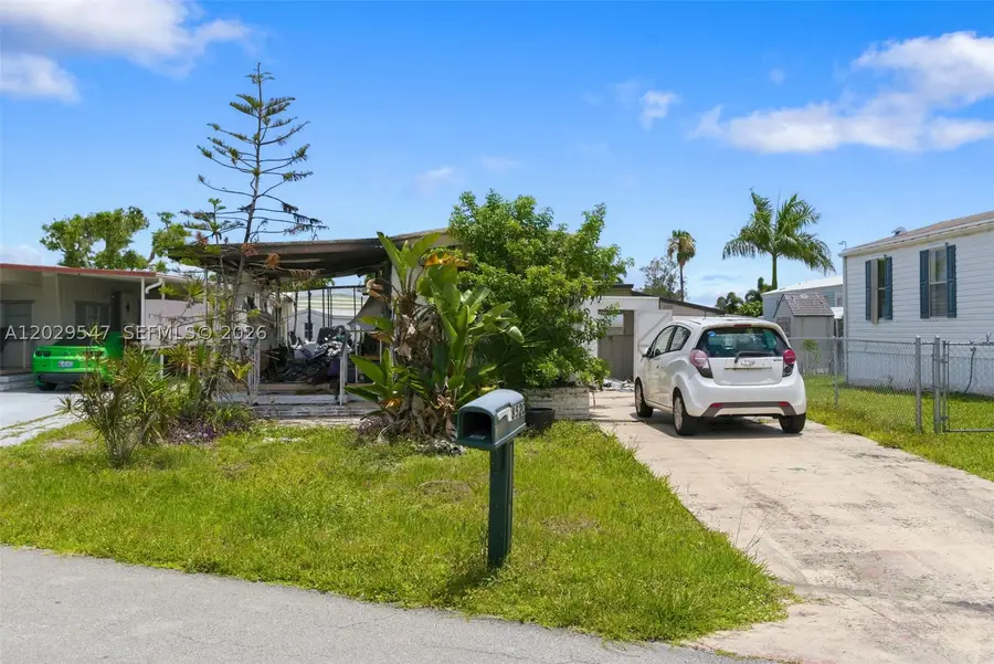 8520 SW 21st Ct, Davie, FL 33324 - #2