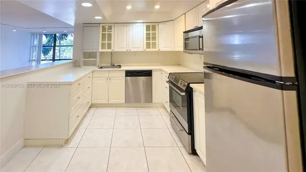 800 Parkview Dr #323, Hallandale Beach, FL 33009