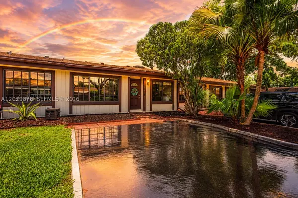 2321 Pine Needle Ct, Pembroke Pines, FL 33026