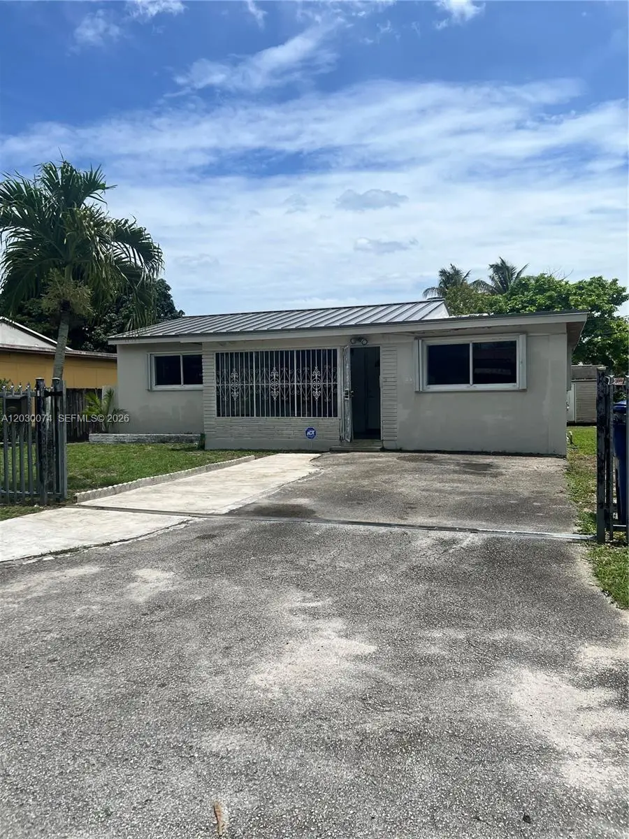 250 NE 160th St, Miami, FL 33162 - #2