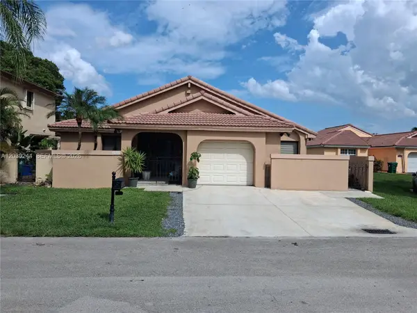 17531 NW 62nd Pl N, Hialeah, FL 33015