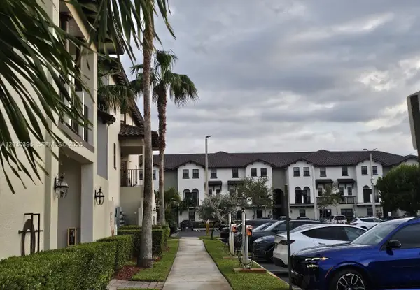 10620 NW 88th St #223, Doral, FL 33178