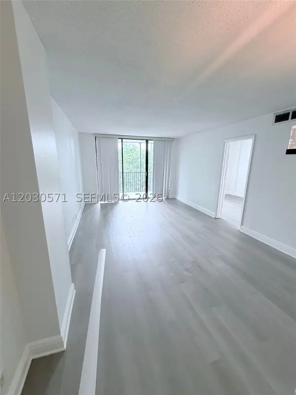 3301 N Country Club Dr #407, Aventura, FL 33180