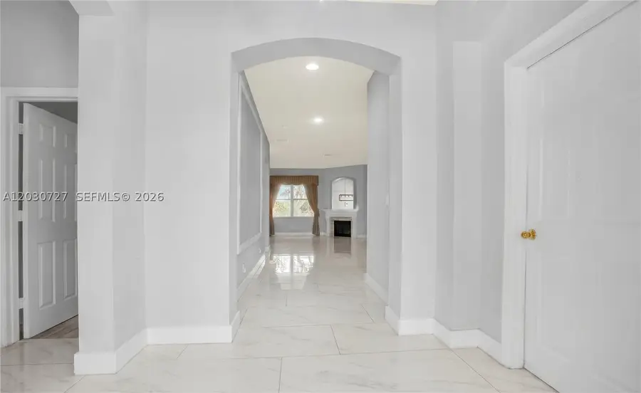 19548 S Whitewater Ave, Weston, FL 33332 - #2