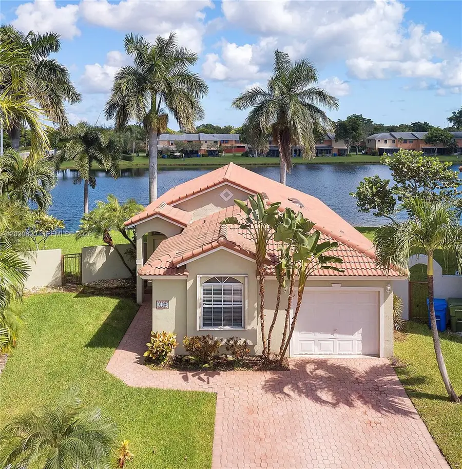 10627 NW 7th St, Pembroke Pines, FL 33026 - #2