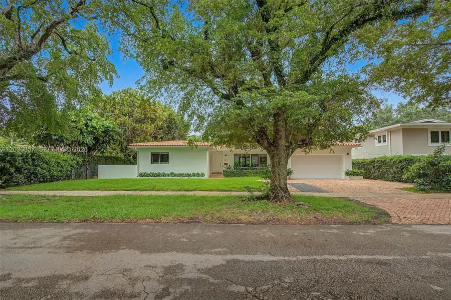 5510 Orduna Dr, Coral Gables, FL 33146 - #2